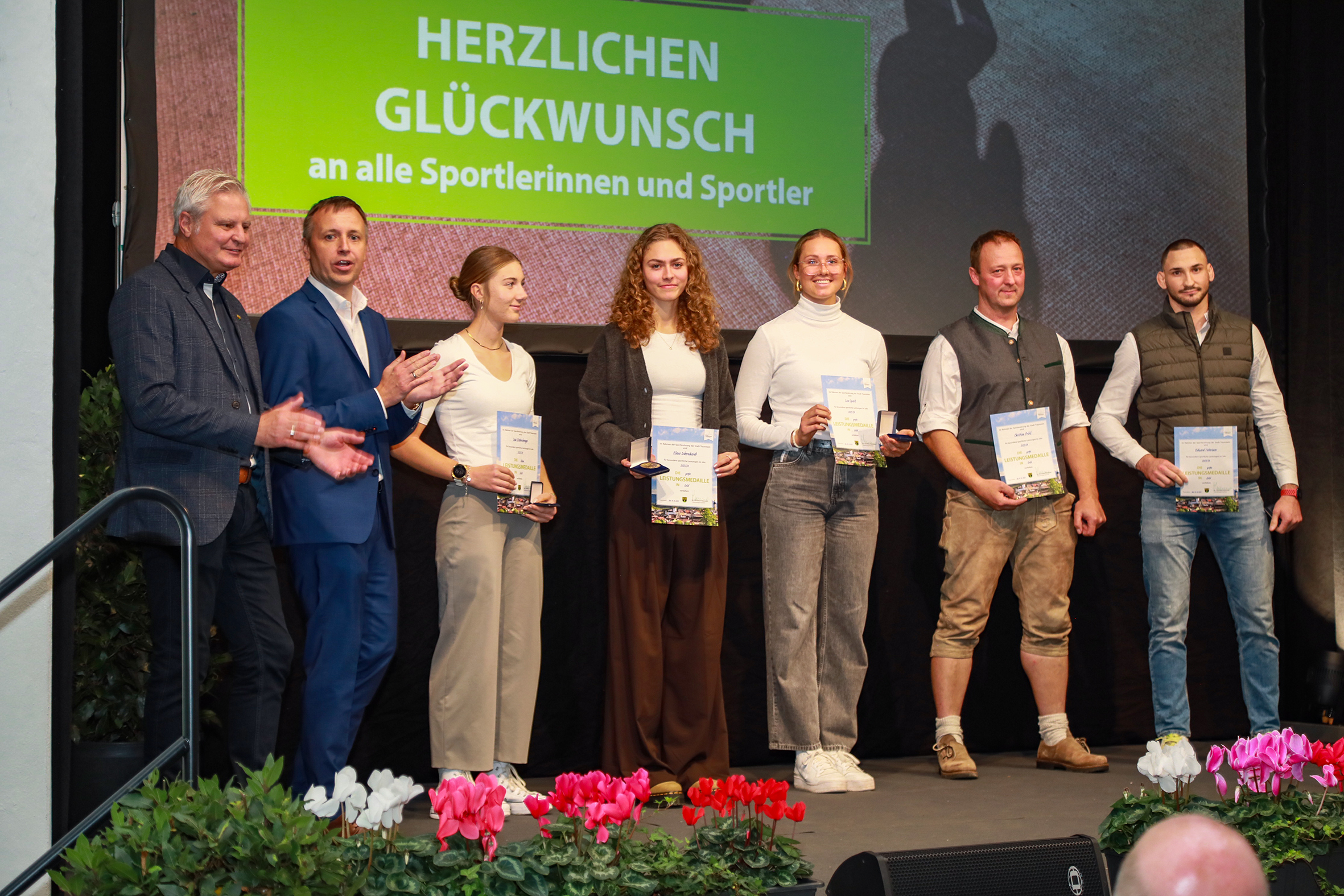 Sportlerehrung Traunstein_Große Goldmedaille_1132(c)Axel Effner.jpg