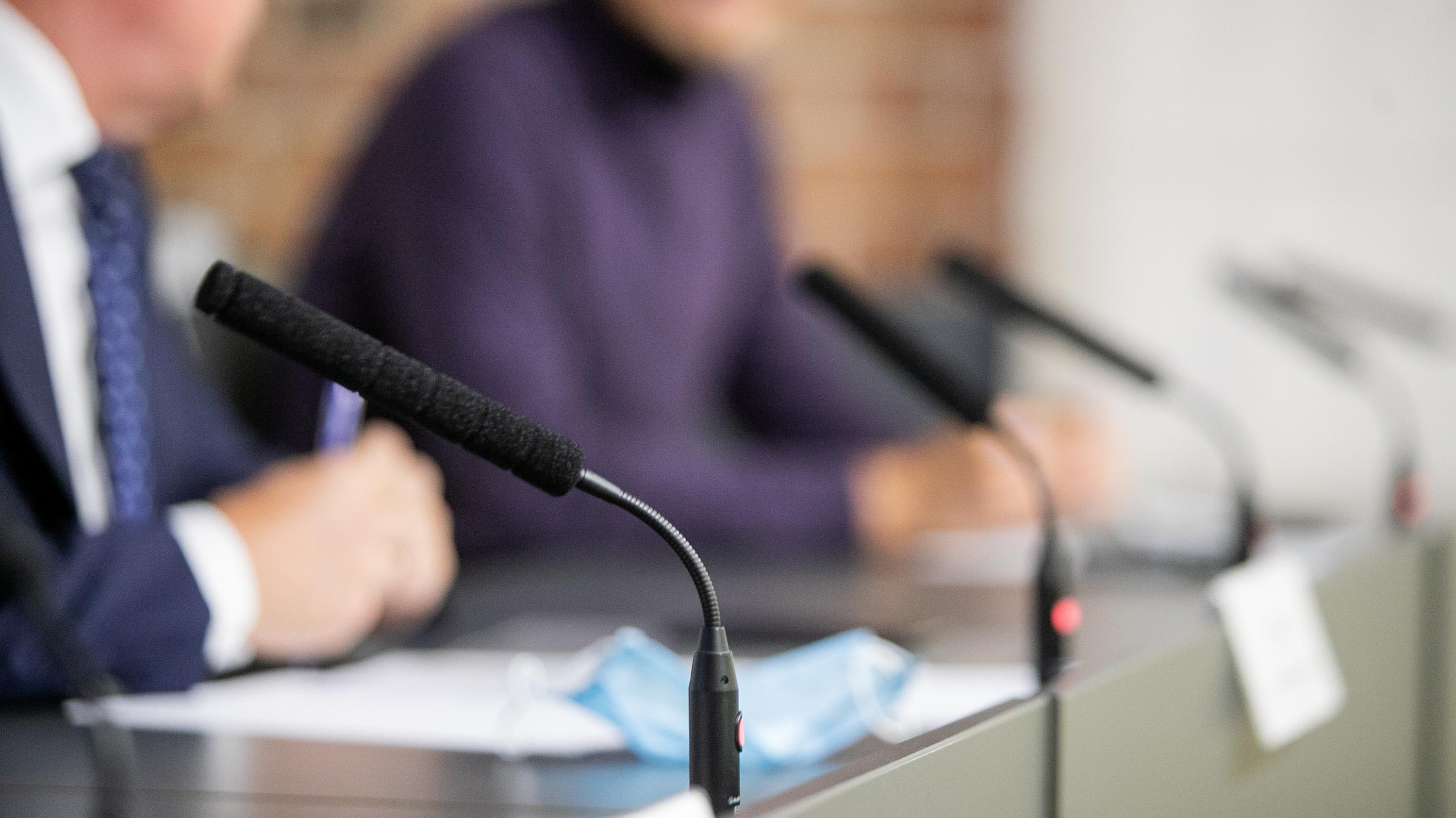 Sitzung Symbolbild Istock Semen Salivanchuk