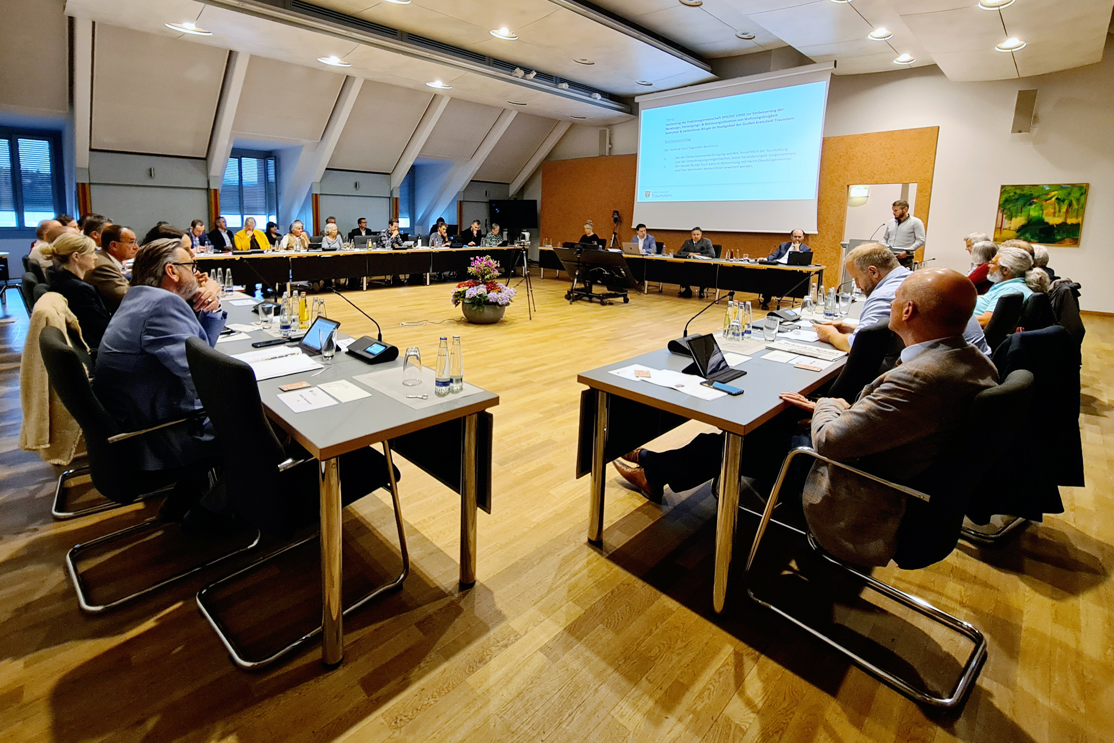 Sitzung Stadtrat Großer Saal.jpg